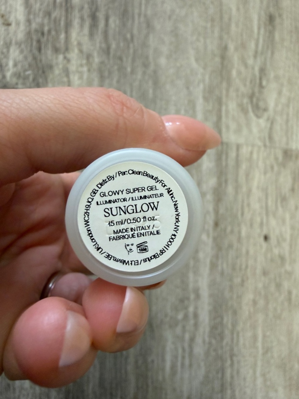 Saie Glowy Super Gel Illuminator in Sunglow - Picture 2 of 2